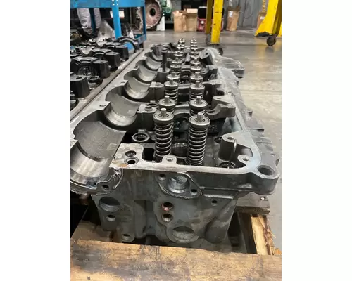 DETROIT DD15 Cylinder Head