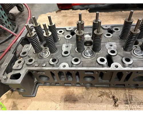 DETROIT DD15 Cylinder Head