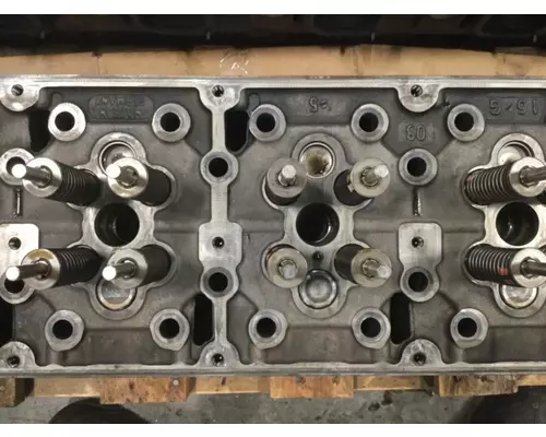 DETROIT DD15 Cylinder Head