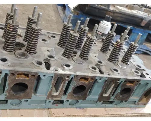 DETROIT DD15 Cylinder Head