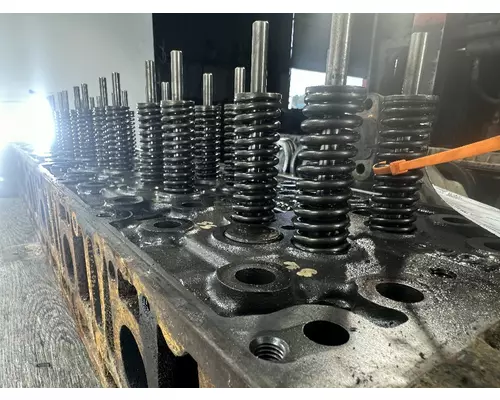 DETROIT DD15 Cylinder Head