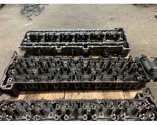 DETROIT DD15 Cylinder Head