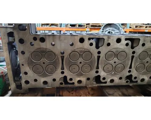 DETROIT DD15 Cylinder Head