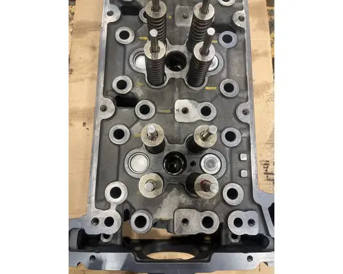 DETROIT  Cylinder Head