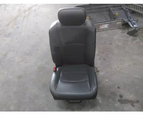 DODGE 5500 SERIES SEAT, FRONT