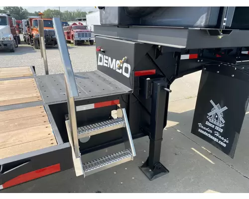 Demco LIQUID TENDER Trailer