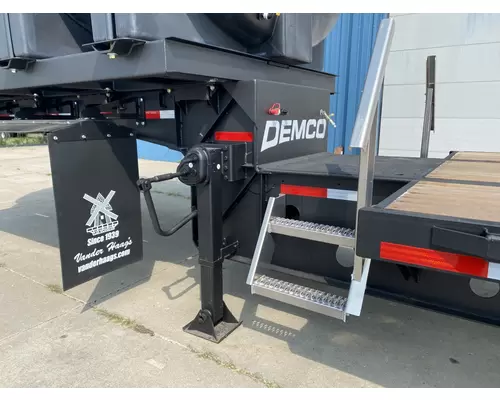 Demco LIQUID TENDER Trailer