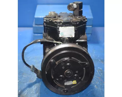Air Conditioner Compressor DETROIT  Diesel Truck Parts