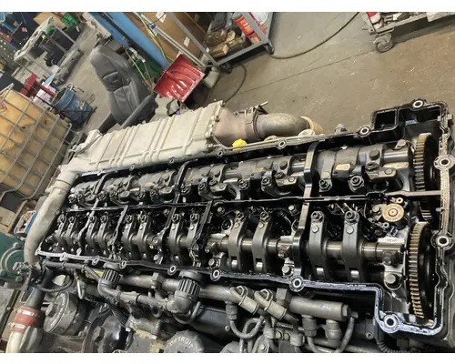 Detroit DD13 Engine Assembly