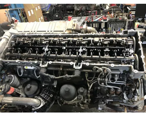 Detroit DD13 Engine Assembly