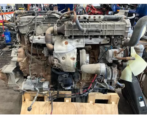 Detroit DD13 Engine Assembly