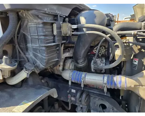 Detroit DD13 Engine Assembly