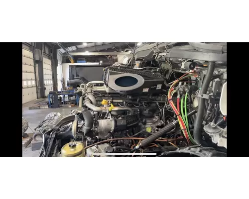 Detroit DD13 Engine Assembly
