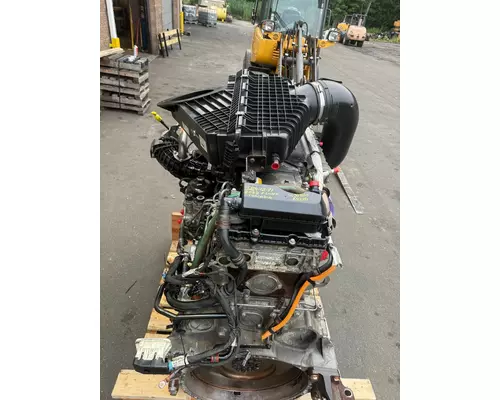 Detroit DD13 Engine Assembly