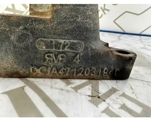 Detroit DD13 Engine Mounts