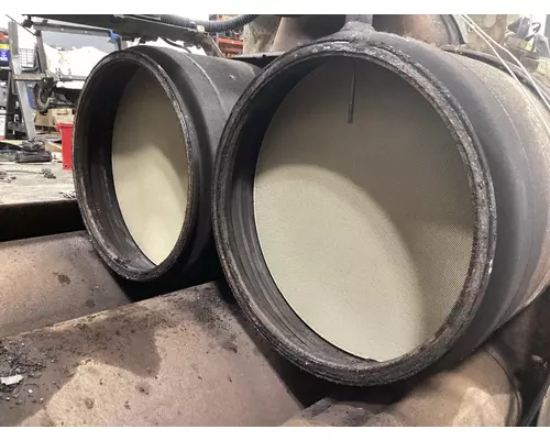 Detroit DD13 Exhaust DPF Assembly