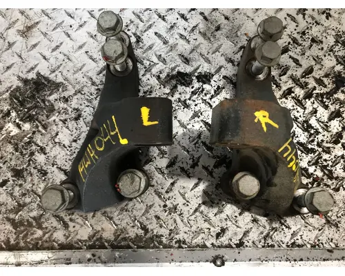 Detroit DD15 Engine Mounts