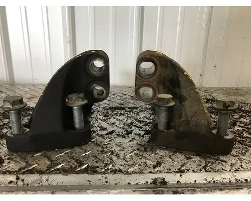 Detroit DD15 Engine Mounts