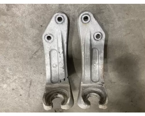 Detroit DD15 Engine Mounts