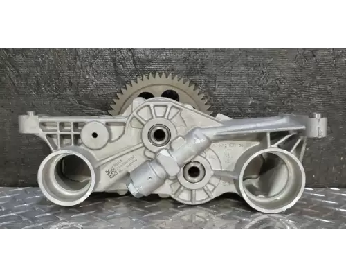 Detroit DD15 Oil Pump