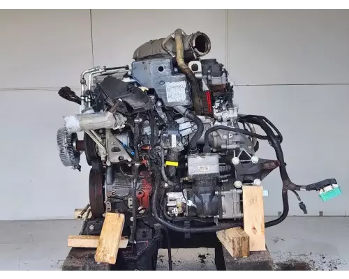 Detroit DD5 Engine Assembly