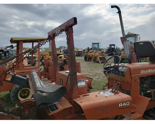 Ditch Witch R40 Equipment (Mounted)