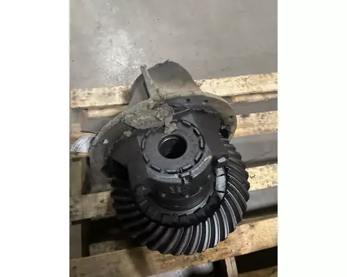 EATON SPICER Cascadia Cutoff Assembly (Complete With Axles)