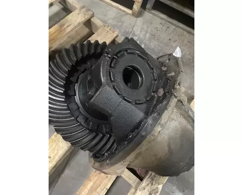 EATON SPICER Cascadia Cutoff Assembly (Complete With Axles)