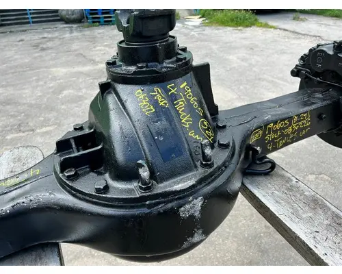 EATON 19060S Axle Assembly, Front (Steer)