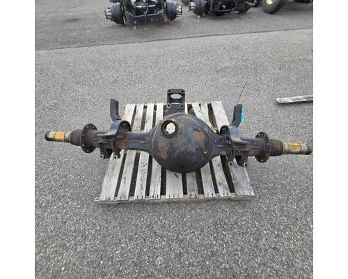 EATON DSP40 Axle Housing, Rear (Front)