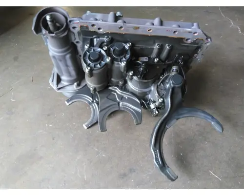 EATON EEO17F112C TRANSMISSION SHIFT COVER