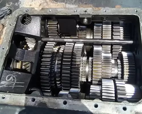 Eaton/Fuller FAOM-15810S-EP3 Transmission Assembly