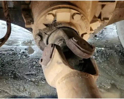Eaton 19050S Axle Assembly, Rear