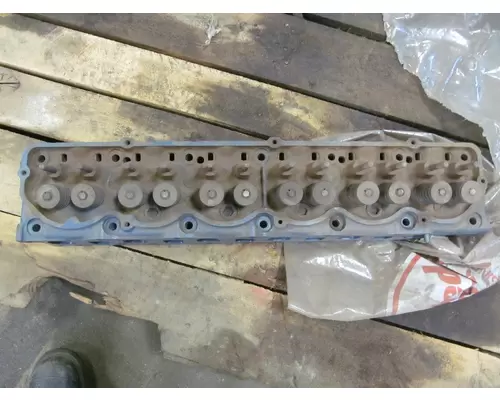 FORD 300 Cylinder Head