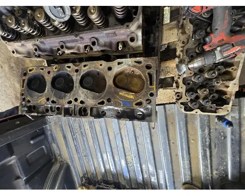 FORD 370 Cylinder Head
