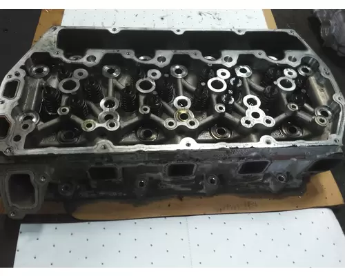 FORD 6.9 CYLINDER HEAD