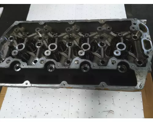 FORD 6.9 CYLINDER HEAD