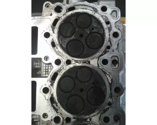 FORD 6.9 CYLINDER HEAD