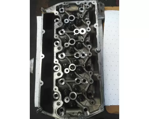 FORD 6.9 CYLINDER HEAD