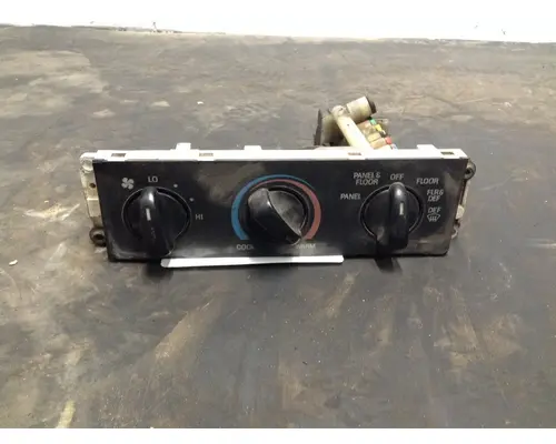 FORD A8513 AEROMAX 113 Cab Misc. Interior Parts