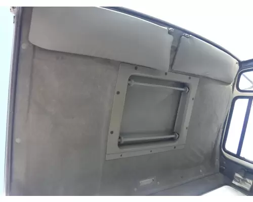 FORD CARGO Cab Clip