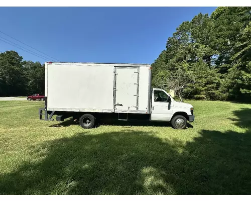 FORD Econoline/E450 Complete Vehicle