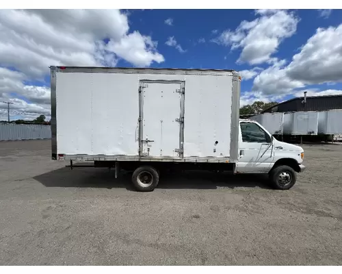 FORD Econoline Wagon Complete Vehicle