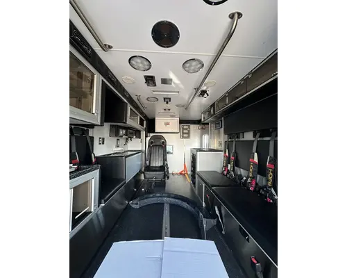 FORD F450 4X4 Ambulance Rebuilders