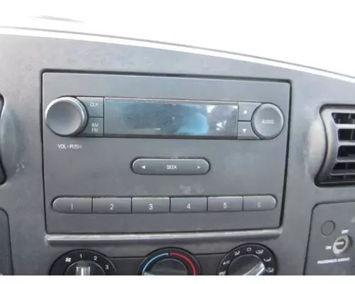 FORD F450SD (SUPER DUTY) RADIO AMFM