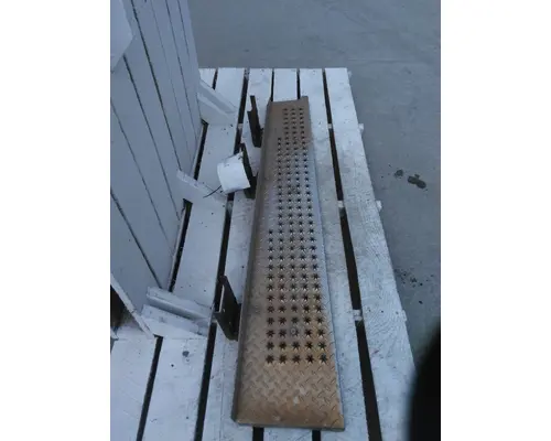 FORD F550SD (SUPER DUTY) CAB STEP