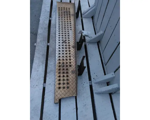 FORD F550SD (SUPER DUTY) CAB STEP