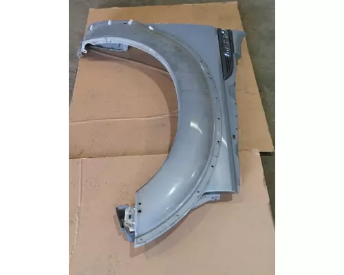 FORD F550SD (SUPER DUTY) FENDER ASSEMBLY, FRONT