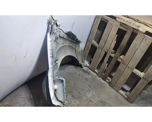 FORD F550SD (SUPER DUTY) FENDER ASSEMBLY, FRONT