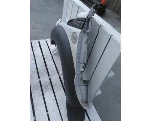 FORD F550SD (SUPER DUTY) FENDER ASSEMBLY, FRONT